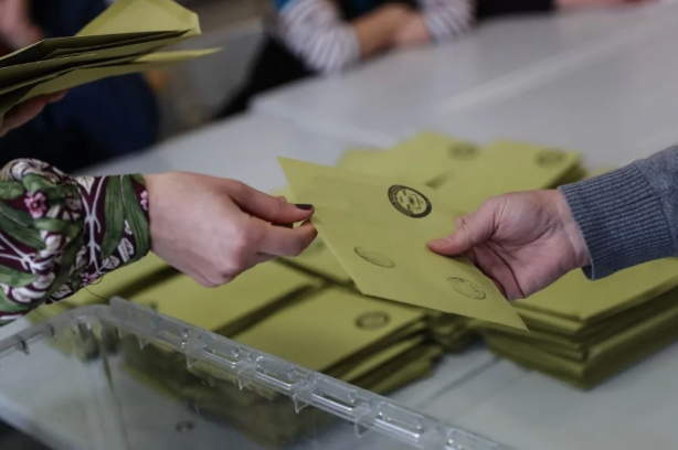 Foto - Seçime 20 gün kala son İstanbul anketinin sonucu kamuoyu ile paylaşıldı! 0,4 puan öne geçti