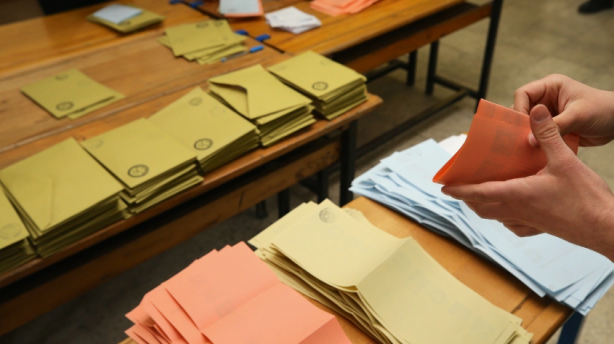 Foto - Seçime 20 gün kala son İstanbul anketinin sonucu kamuoyu ile paylaşıldı! 0,4 puan öne geçti