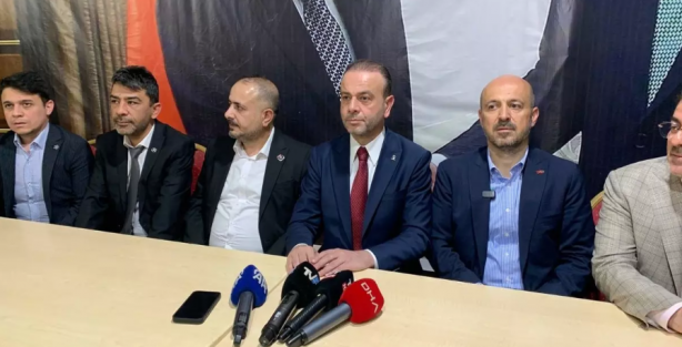 Foto - Seçime saatlere kala Türkiye'ye ilan ettiler: AK Parti lehine adaylıktan çekiliyoruz