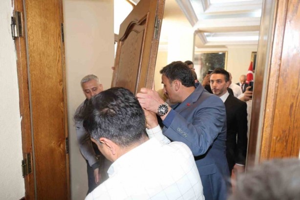 Foto - Seçimi kazanan Belediye Başkanı'ndan alkışlanacak hareket! İşte ilk icraatı