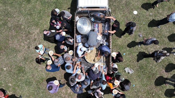 Foto - Seçimi kazanan muhtardan görülmemiş köy hayrı