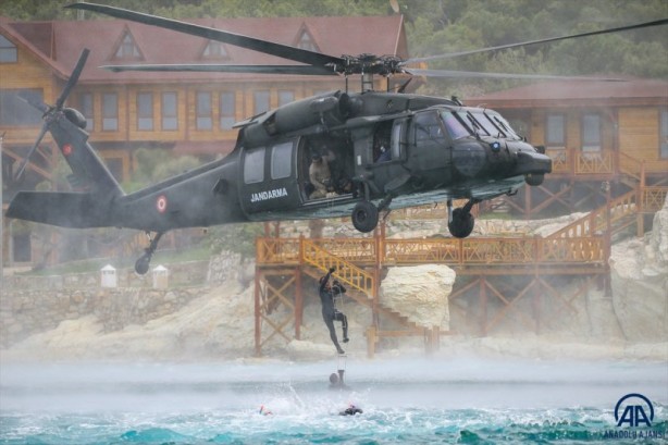Foto - Seçkin komandoların zorlu eğitimi objektiflere yansıdı
