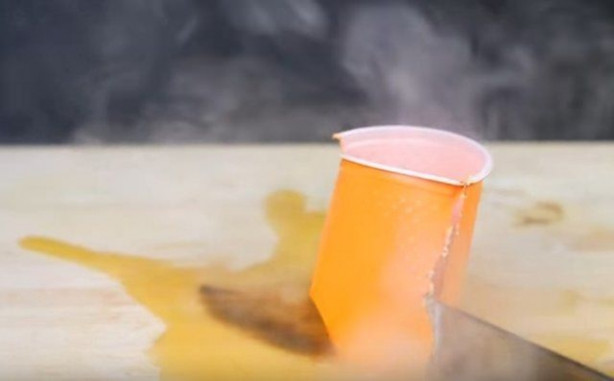 Foto - Şef bıçağını üç koldan kızdırdı ve önüne gelen her şeyi doğradı!