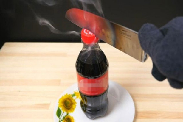 Foto - Şef bıçağını üç koldan kızdırdı ve önüne gelen her şeyi doğradı!