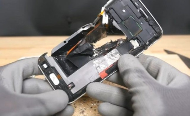 Foto - Şef bıçağını üç koldan kızdırdı ve önüne gelen her şeyi doğradı!