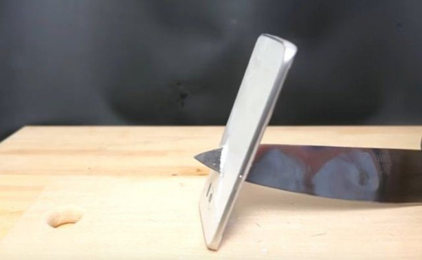 Foto - Şef bıçağını üç koldan kızdırdı ve önüne gelen her şeyi doğradı!