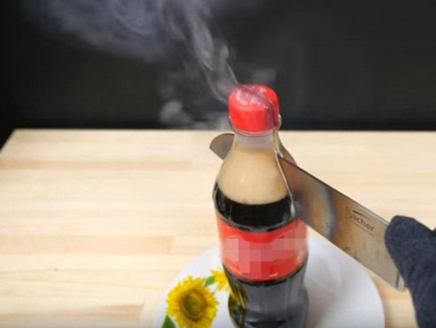 Foto - Şef bıçağını üç koldan kızdırdı ve önüne gelen her şeyi doğradı!