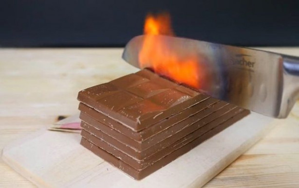 Foto - Şef bıçağını üç koldan kızdırdı ve önüne gelen her şeyi doğradı!