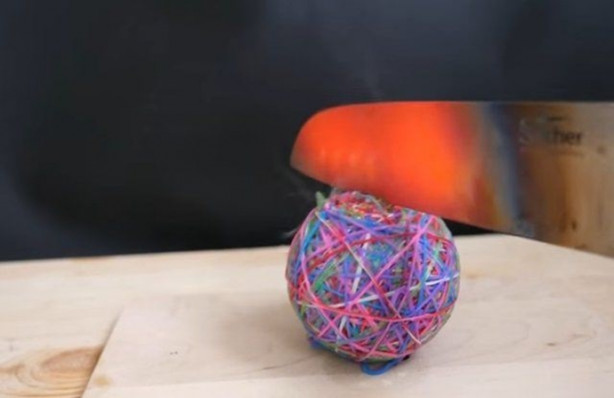 Foto - Şef bıçağını üç koldan kızdırdı ve önüne gelen her şeyi doğradı!