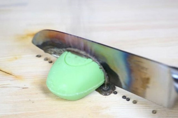 Foto - Şef bıçağını üç koldan kızdırdı ve önüne gelen her şeyi doğradı!