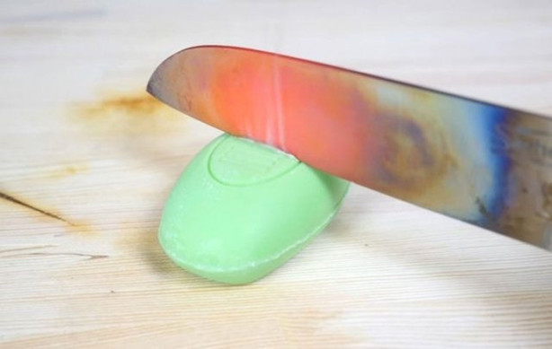 Foto - Şef bıçağını üç koldan kızdırdı ve önüne gelen her şeyi doğradı!