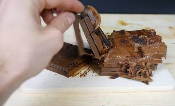 Foto - Şef bıçağını üç koldan kızdırdı ve önüne gelen her şeyi doğradı!