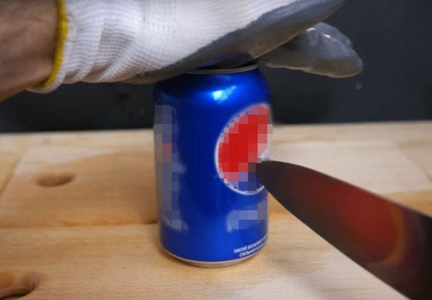 Foto - Şef bıçağını üç koldan kızdırdı ve önüne gelen her şeyi doğradı!