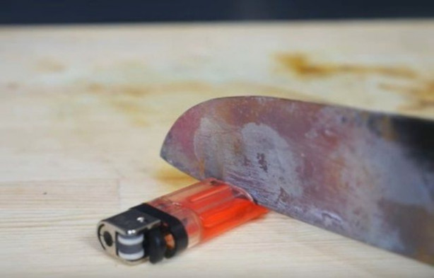 Foto - Şef bıçağını üç koldan kızdırdı ve önüne gelen her şeyi doğradı!