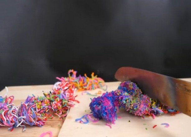 Foto - Şef bıçağını üç koldan kızdırdı ve önüne gelen her şeyi doğradı!