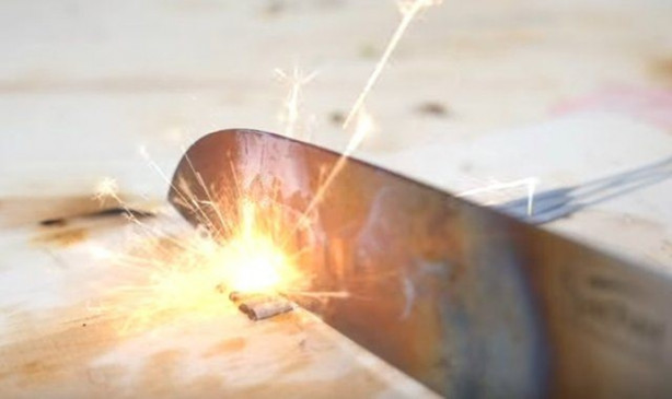 Foto - Şef bıçağını üç koldan kızdırdı ve önüne gelen her şeyi doğradı!