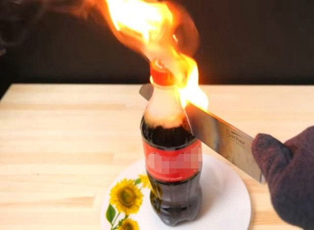 Foto - Şef bıçağını üç koldan kızdırdı ve önüne gelen her şeyi doğradı!