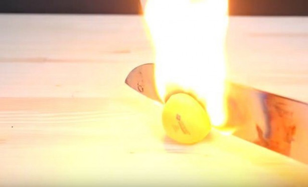 Foto - Şef bıçağını üç koldan kızdırdı ve önüne gelen her şeyi doğradı!