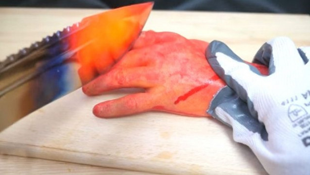 Foto - Şef bıçağını üç koldan kızdırdı ve önüne gelen her şeyi doğradı!