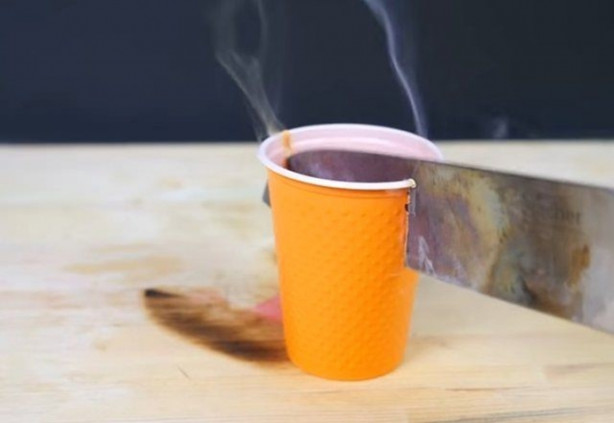 Foto - Şef bıçağını üç koldan kızdırdı ve önüne gelen her şeyi doğradı!