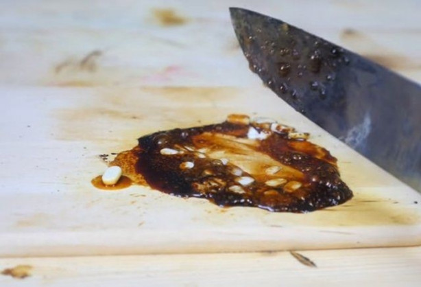 Foto - Şef bıçağını üç koldan kızdırdı ve önüne gelen her şeyi doğradı!