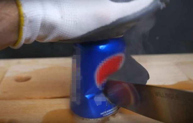 Foto - Şef bıçağını üç koldan kızdırdı ve önüne gelen her şeyi doğradı!