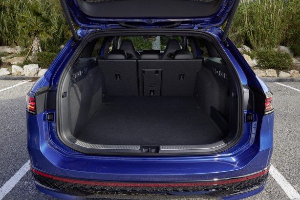 Foto - Segmentinin hâkimi Passat Türkiye’de! Yenilenen otomobil neler sunuyor? Fiyatı ne kadar?