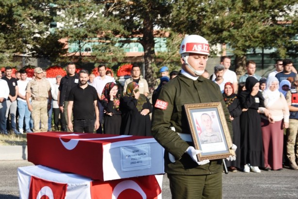 Foto - Şehide son veda!