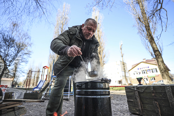 Foto - Şehir harabeye döndü! Sokakta yaşam mücadelesi veriyorlar