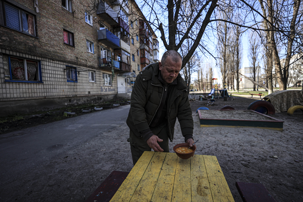 Foto - Şehir harabeye döndü! Sokakta yaşam mücadelesi veriyorlar