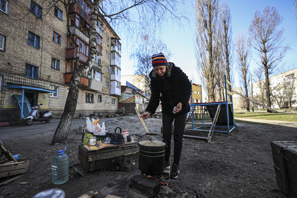 Foto - Şehir harabeye döndü! Sokakta yaşam mücadelesi veriyorlar