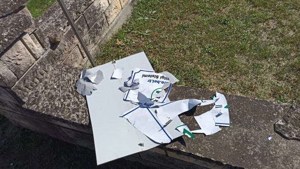 Şehir mezarlığı magandaların hedefi oldu!