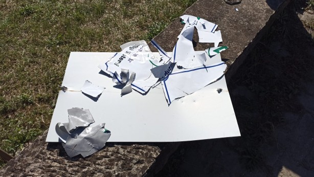 Foto - Şehir mezarlığı magandaların hedefi oldu!