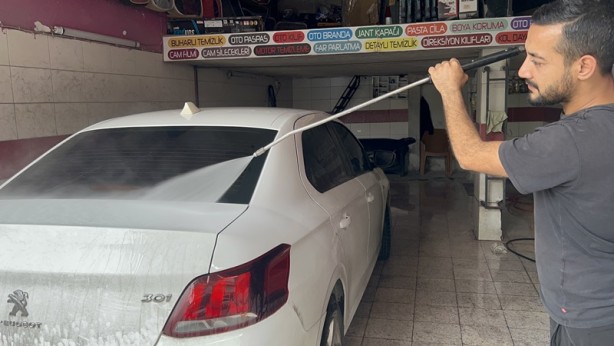 Foto - Şehirde birçok aracın üstü tozla kaplandı