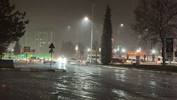 Foto - Şehirde dolu ve sağanak hayatı felç etti