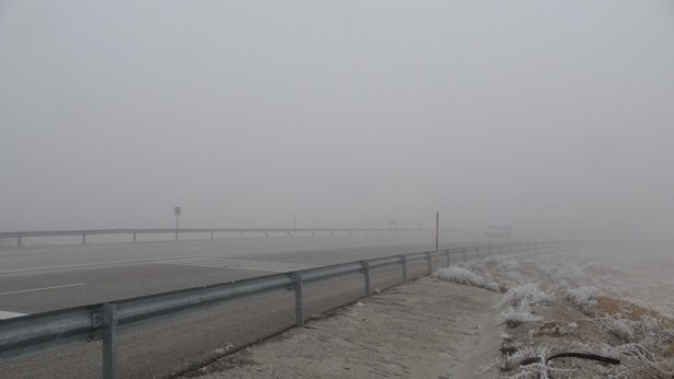 Foto - Şehirde etkili olan sis, görüş mesafesini 20 metreye kadar düşürdü