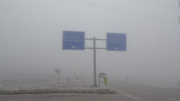Şehirde etkili olan sis, görüş mesafesini 20 metreye kadar düşürdü