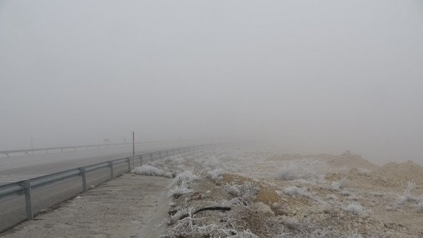 Foto - Şehirde etkili olan sis, görüş mesafesini 20 metreye kadar düşürdü