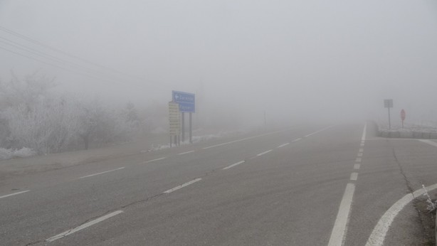 Foto - Şehirde etkili olan sis, görüş mesafesini 20 metreye kadar düşürdü