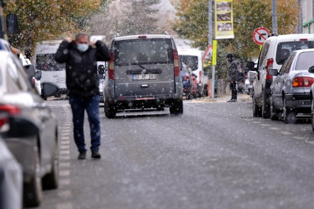 Foto - Şehirde kar ve tipi nedeniyle tır ve araçlar yolda kaldı