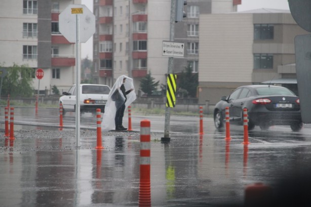 Foto - Şehirde sağanak! Hazırlıksız yakalandılar