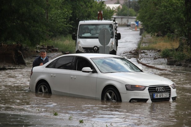 Foto - Şehirde sağanak! Hazırlıksız yakalandılar
