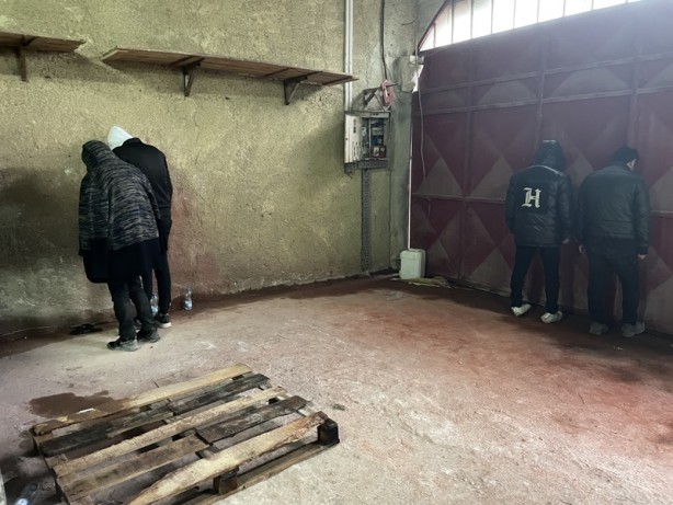 Foto - Şehirde yaklaşık 3 ton sahte içki ele geçirildi