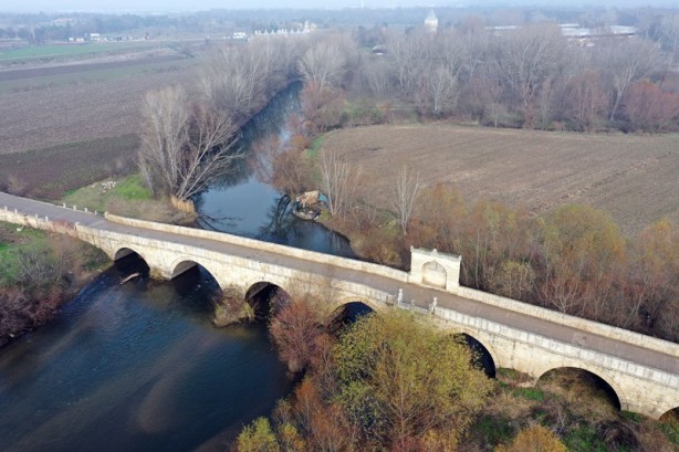 Foto - Şehirdeki tarihi köprüler "trafiğe kapatılsın" önerisi