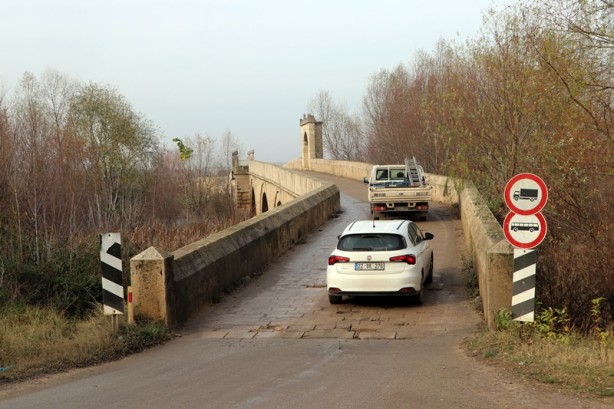 Foto - Şehirdeki tarihi köprüler "trafiğe kapatılsın" önerisi
