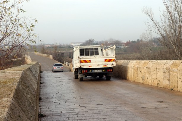 Foto - Şehirdeki tarihi köprüler "trafiğe kapatılsın" önerisi