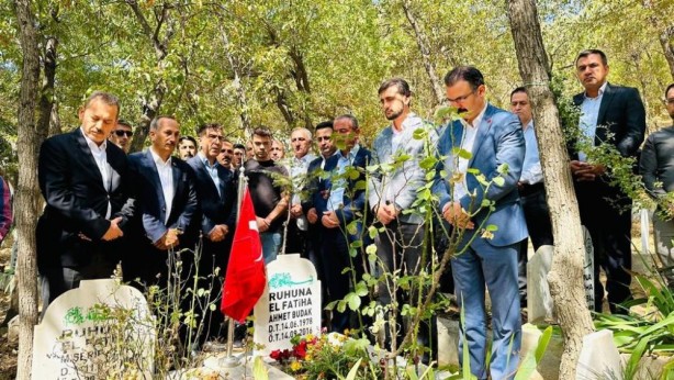 Foto - Şehit Ahmet Budak mezarı başında anıldı