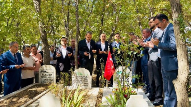 Foto - Şehit Ahmet Budak mezarı başında anıldı