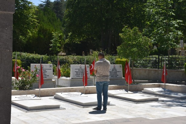 Foto - Şehit ailelerinin hüzünlü bayram arifesi