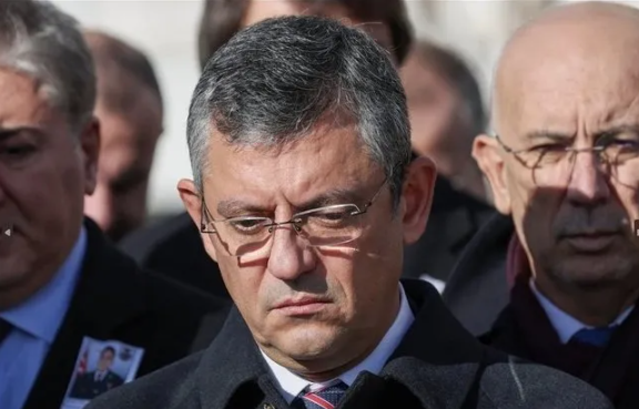 Foto - Şehit annesinden Özgür Özel’e tepki! "Hangi yüzle buraya geliyorsun"